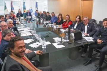 Sin acuerdo con la Rosada, gobernadores avanzaron con un proyecto para coparticipar el impuesto a combustibles y los ATN