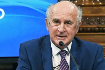 Oscar Parrilli acusa presión sobre un juez para que firme la condena contra Cristina Fernández de Kirchner