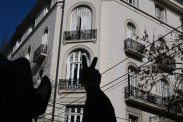 Cristina Kirchner convoca a banderazo en Parque Lezama, el emblemático lugar de los actos libertarios.