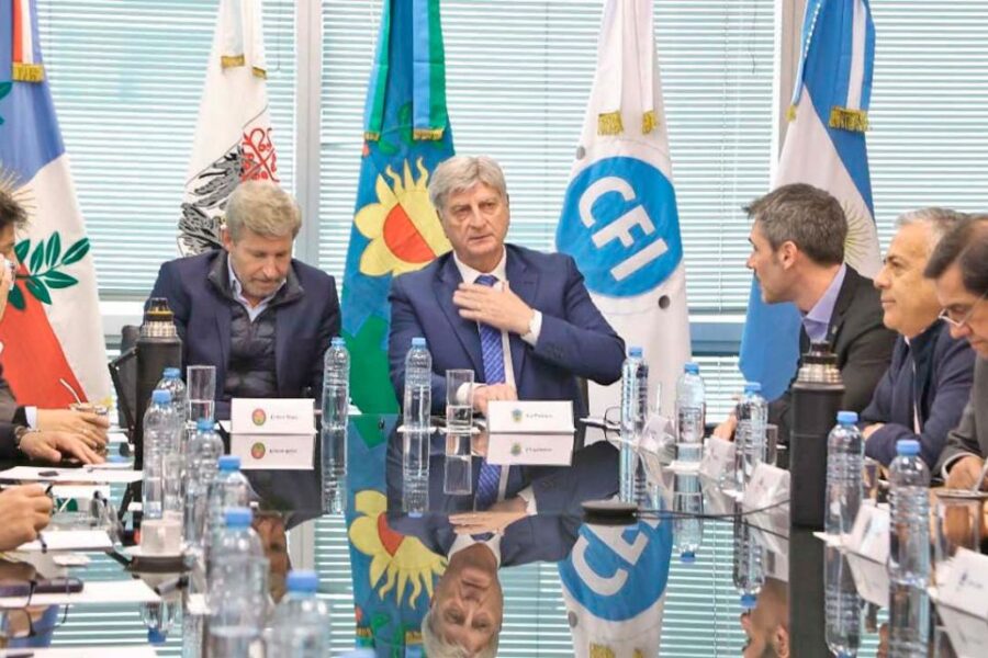 Pelea de las provincias con Milei por impuestos que no se reparten