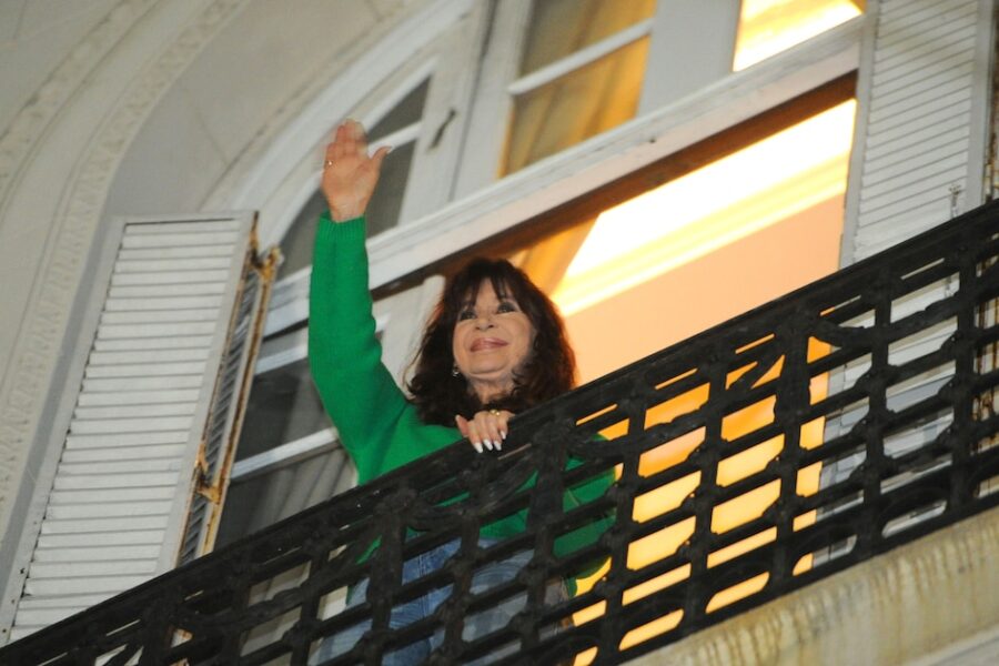 Kirchnerismo propone liberar a CFK con el nuevo gobierno: Recalde sugiere soluciones institucionales creativas