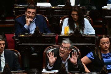 El kirchnerismo refuerza su estrategia en el Congreso ante la presión domiciliaria a CFK y traba proyectos oficialistas