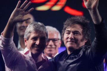 Gobierno reemplaza impuesto PAIS y mantiene superávit fiscal en el primer semestre mediante otros tributos