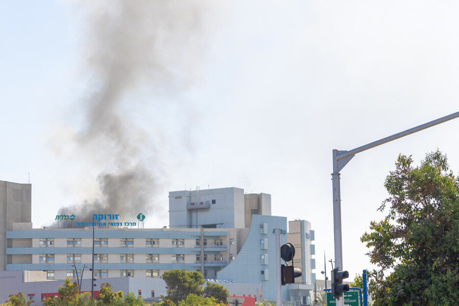 Irán critica a Israel por usar sistemas de defensa “ineficaces” en áreas urbanas durante creciente tensión.