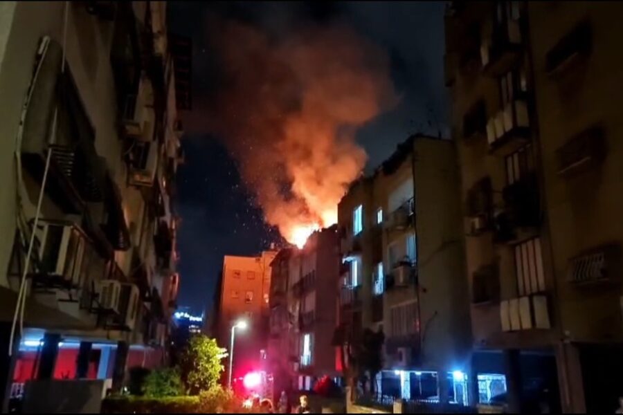 Tel Aviv afectada por decena de misiles lanzados desde Irán, según informes recientes.