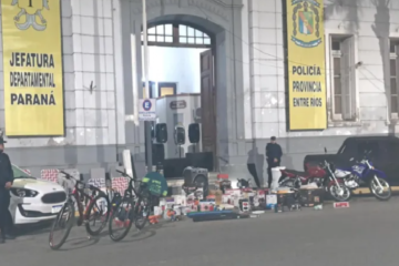 Allanamiento en Paraná: dos mujeres sospechosas de estafas y extorsiones en el operativo policial