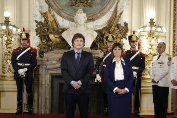 Milei y Bullrich presentan modificaciones en la Policía Federal para ampliar la acción de los uniformados en delitos web