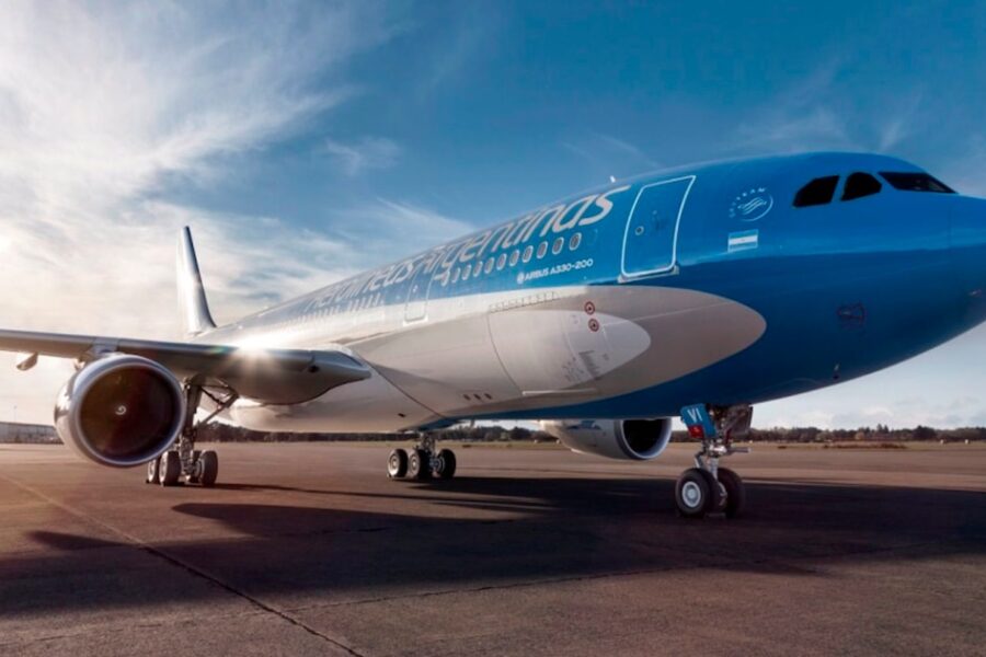 Brasil impone multa a Aerolíneas Argentinas por inconsistencias operativas, sin afectar la oferta de vuelos según la empresa