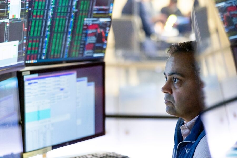 Dólar a la baja y acciones en alza tras recuperación de Wall Street: S&P Merval creció 1,5% por datos de empleo en EE.UU.