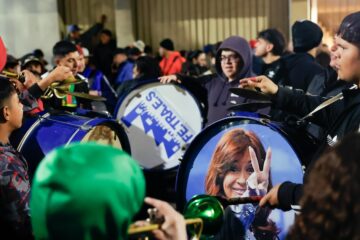 Piqueteros y organizaciones sociales confirman marcha en apoyo a Cristina Kirchner en su domicilio durante prisión domiciliaria