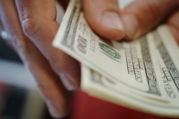 Argentinos compraron casi USD 2.000 millones y gastaron USD 770 millones con tarjeta en mayo sin cepo.