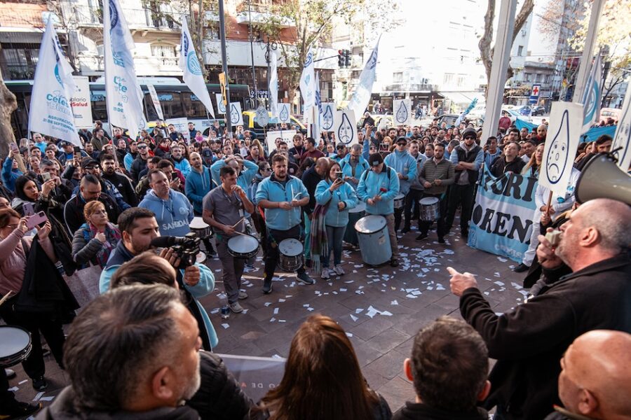 Sanidad acuerda aumento salarial del 4,5% trimestral, desafiando la pauta oficial y poniendo en riesgo su homologación