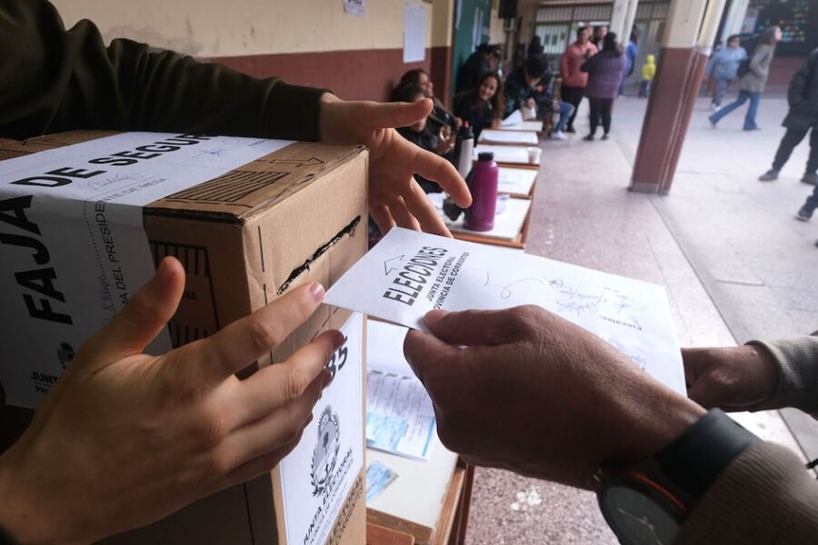 Cambio en Corrientes: un 58% prefiere alternativas al candidato de Valdés, según encuesta de Ágora