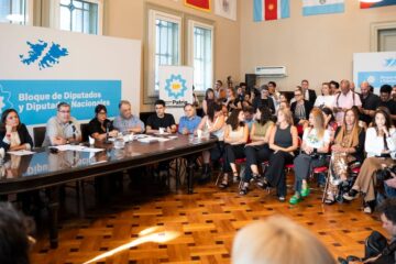 Diputados de Unión por la Patria denuncian proscripción contra CFK y la califican como un atentado a la democracia