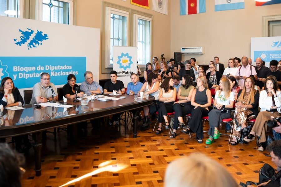 Diputados de Unión por la Patria denuncian proscripción contra CFK y la califican como un atentado a la democracia