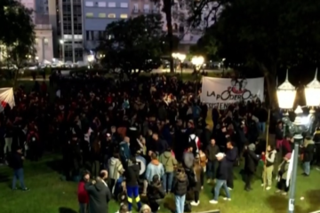 militantes kirchneristas convocan a pernoctar en carpas frente a tribunales tras condena a cfk en plaza lavalle