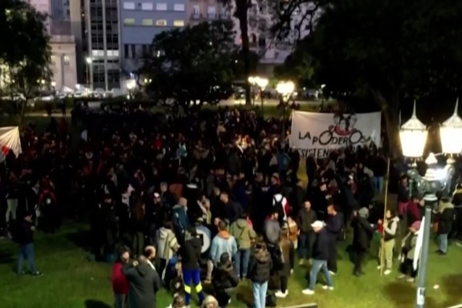 militantes kirchneristas convocan a pernoctar en carpas frente a tribunales tras condena a cfk en plaza lavalle