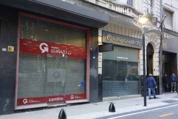 Caída en la compraventa de dólar blue en la city porteña por la salida del cepo y la disminución del turismo