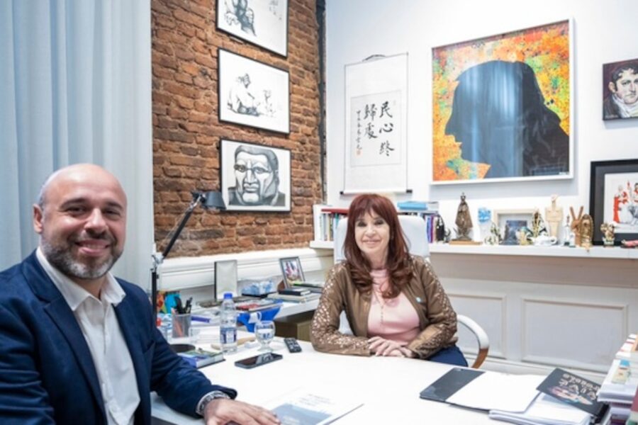 Cristina Kirchner llega a Corrientes para apoyar a Martín Ascúa en su candidatura a gobernador mientras negocia en Buenos Aires