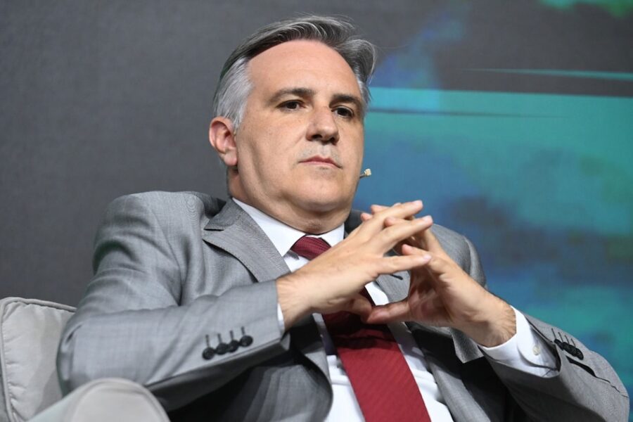 Córdoba busca USD 800 millones en Wall Street en medio de tensiones con Nación sobre recursos y riesgo país elevado.