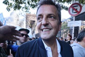 Massa se une a la movilización en Plaza de Mayo en apoyo a Cristina Kirchner con 300 colectivos del Frente Renovador