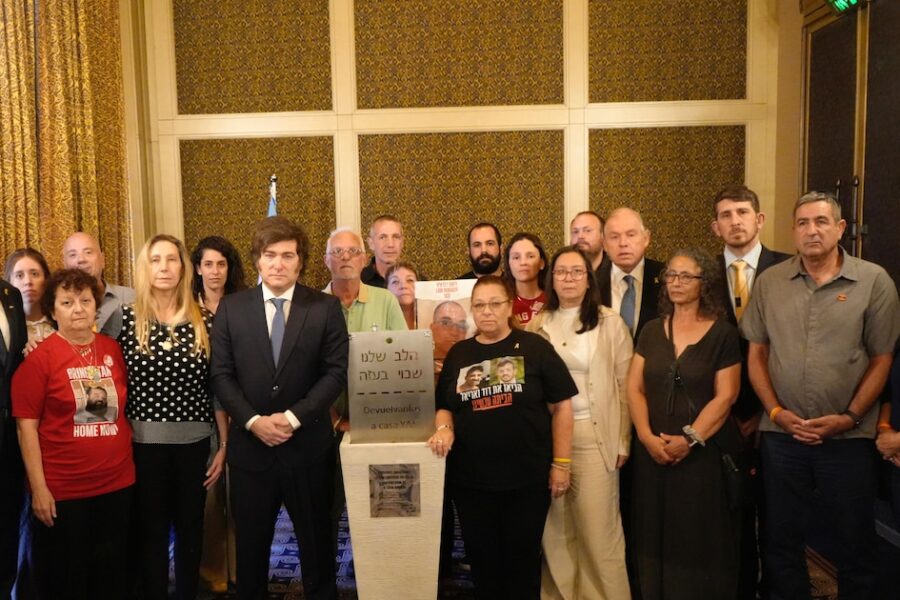 Milei se compromete con familiares de rehenes argentinos secuestrados por Hamas en emotivo encuentro en Jerusalén