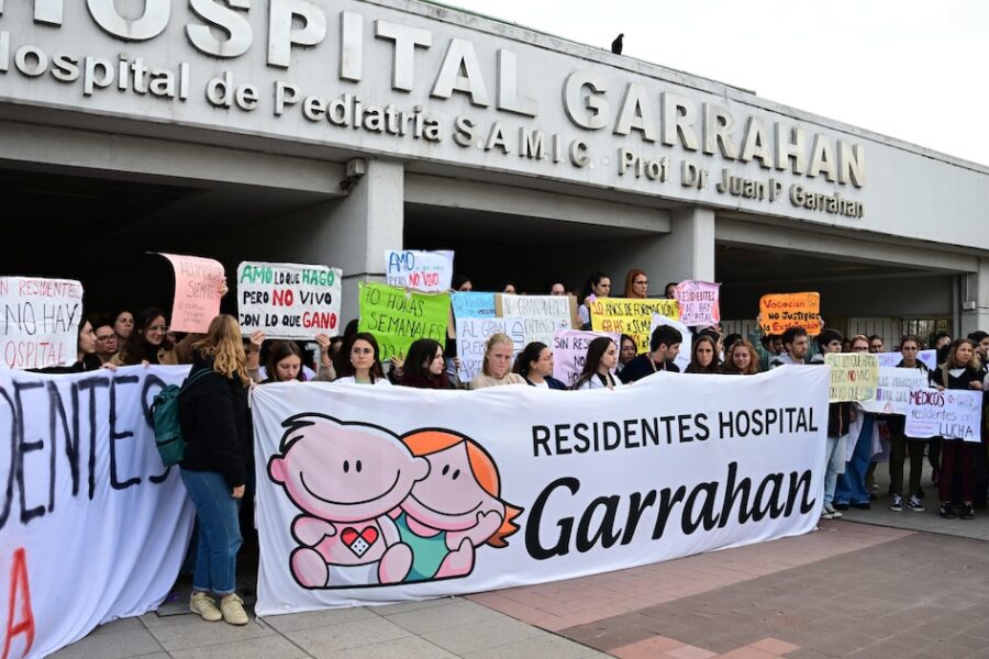 Gobierno convoca audiencia con gremios para abordar conflicto en el Hospital Garrahan durante conciliación obligatoria