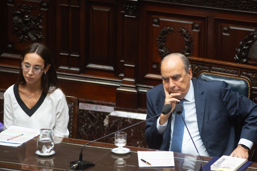 Gobierno propone reformar visitas del jefe de Gabinete al Congreso para agilizar diálogo entre Ejecutivo y Legislativo