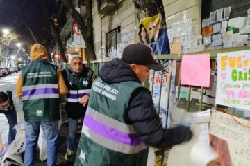 Gobierno de la Ciudad realiza limpieza en los alrededores del departamento de Cristina Kirchner sin incidentes.
