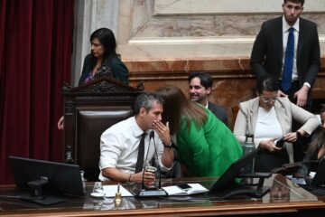 Gobierno se centra en elecciones y enfría el Congreso ante la arremetida opositora y tensiones con el peronismo.