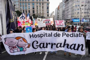Gobierno critica paro en el Garrahan, lo califica de medida de privilegiados mientras trabajadores siguen su lucha salarial