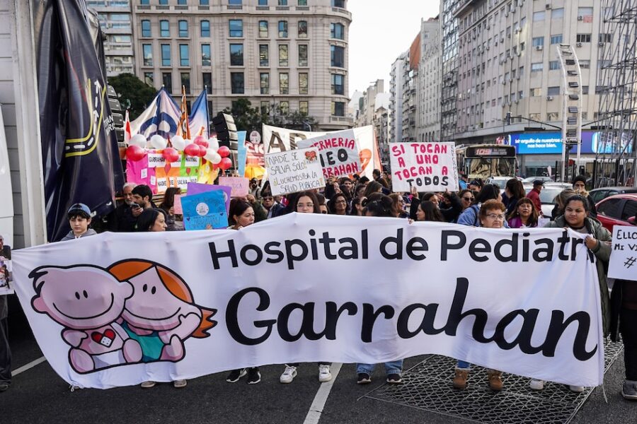 Gobierno critica paro en el Garrahan, lo califica de medida de privilegiados mientras trabajadores siguen su lucha salarial