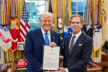 Alec Oxenford presenta credenciales como embajador argentino ante Donald Trump, resaltando la cooperación bilateral