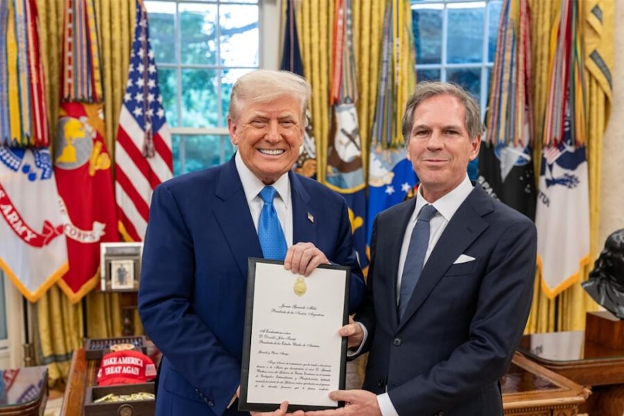 Alec Oxenford presenta credenciales como embajador argentino ante Donald Trump, resaltando la cooperación bilateral