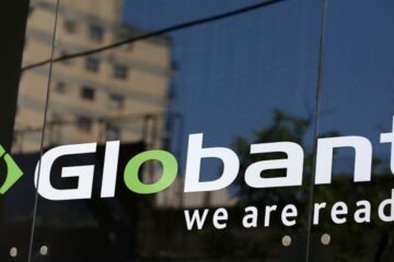 Clima de negocios: Globant enfrenta crisis operativa y reorganización en medio de la expansión en IA y caída bursátil