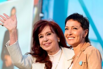Mayra Mendoza se tatúa una tobillera en apoyo a Cristina Kirchner tras la condena de la Corte Suprema