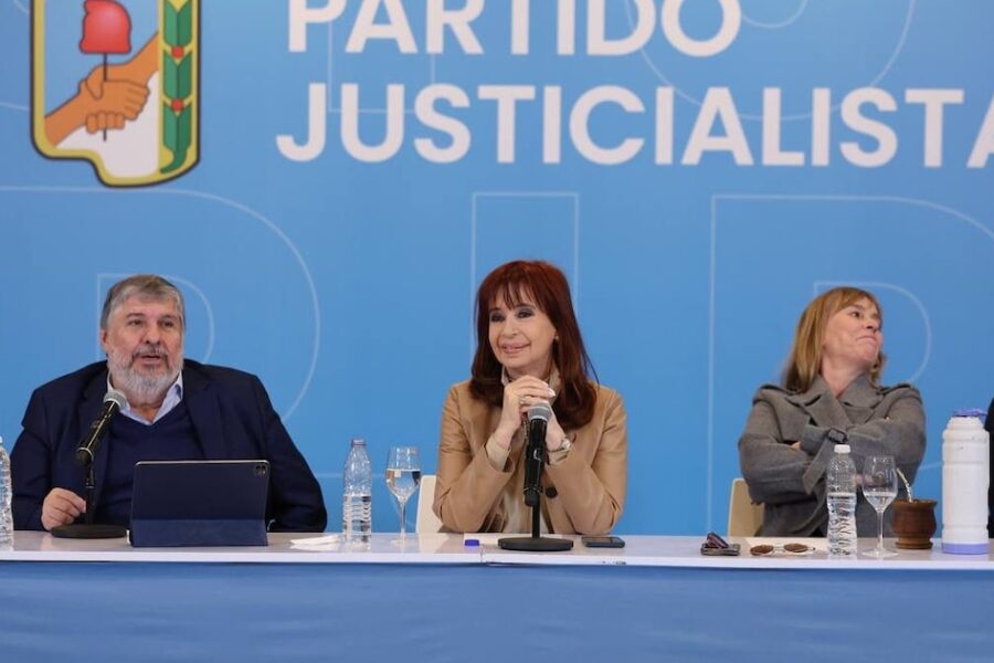 Massa apoya a CFK mientras esperan la decisión de la Corte sobre un caso lleno de irregularidades que se definirá a las 16