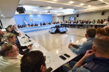 Reuniones en el PJ: sindicalistas, intendentes y lanzamiento de “Argentina con Cristina” mientras continúa la campaña “CFK proscripta”