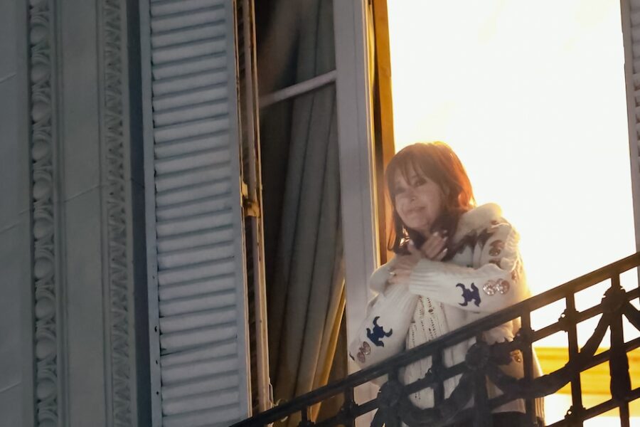 Yamil Santoro solicita restricciones a la prisión domiciliaria de Cristina Kirchner tras agresión en su despacho