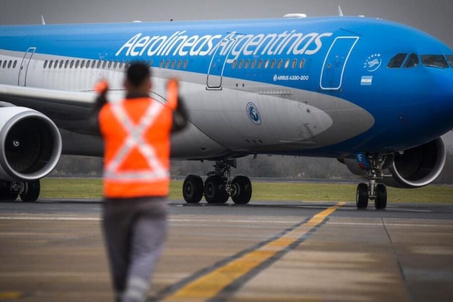 Controladores aéreos convocan a paro por despidos en la ANAC previo al fin de semana largo