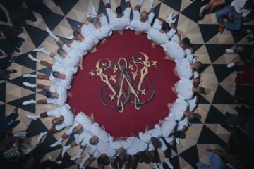 Nayib Bukele responde a diseñador que criticó su megacárcel en París: “Glorifican a los criminales”