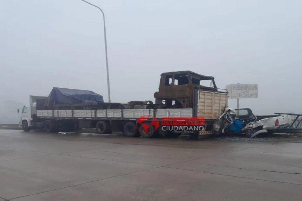 Hombre fallece tras colisión de su camioneta con un camión estacionado en la banquina