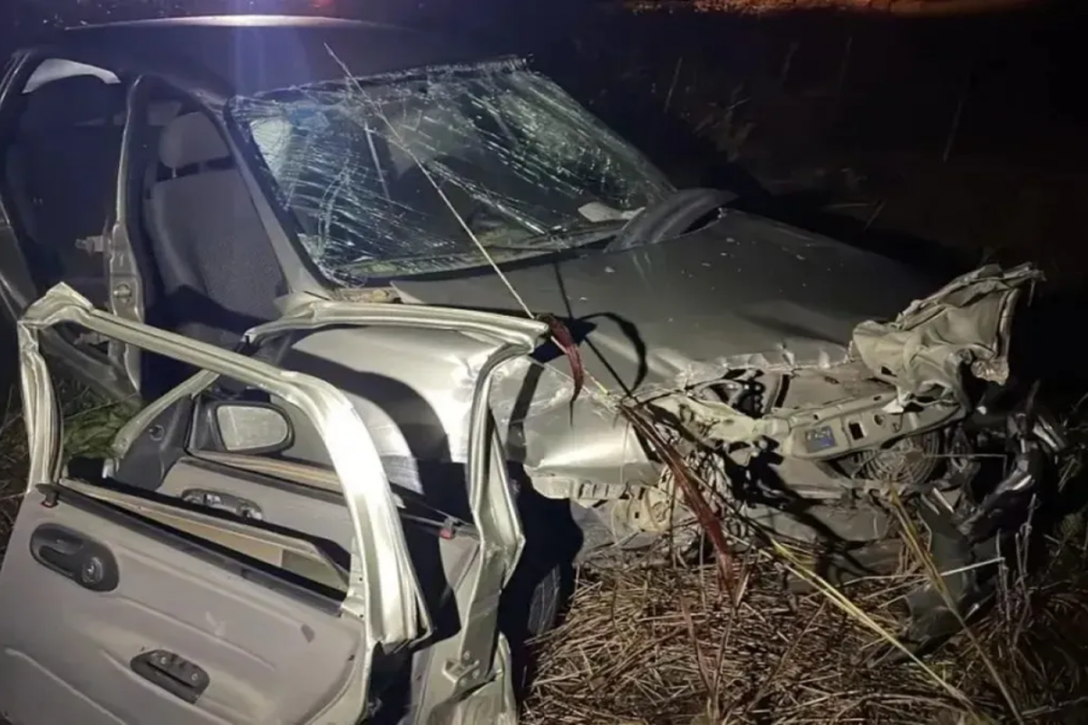 Tres heridos tras choque entre auto y camión con garrafas en la ruta 16