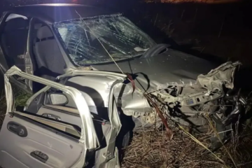 Tres heridos tras choque entre auto y camión con garrafas en la ruta 16