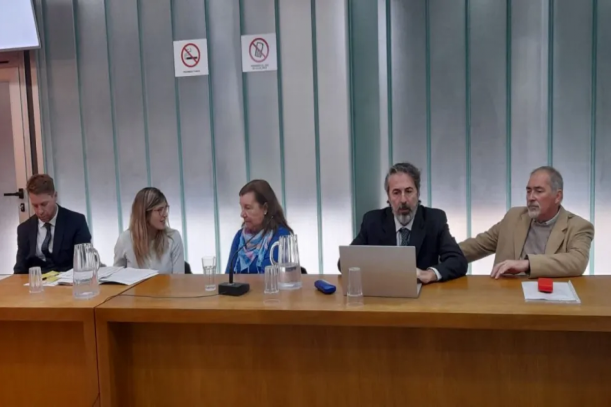 Exfuncionarios de Vialidad aceptan cargos por corrupción y aguardan juicio abreviado.