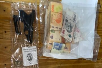 Allanamientos en Concordia: cuatro arrestos en operativo por tráfico de cocaína, armas y efectivo.