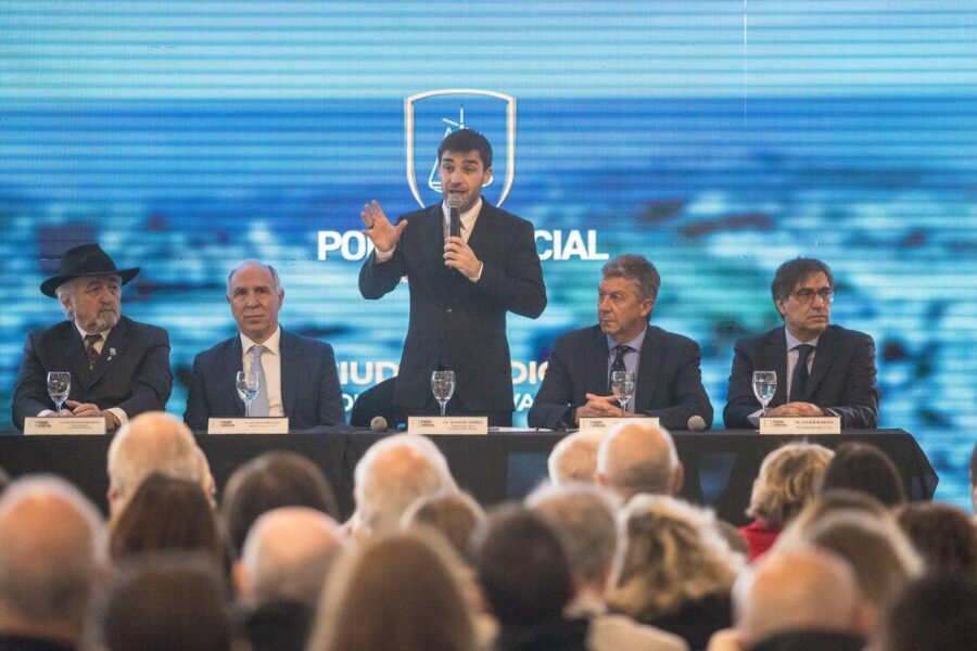 Consulta popular. Torres defendió la eliminación de los fueros en Chubut y apuntó contra los jueces