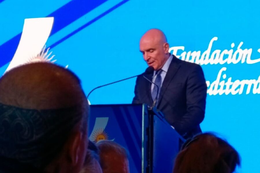 Espert genera controversia en Córdoba al enfocarse solo en Buenos Aires durante su discurso a empresarios locales