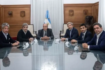 “Dólares en el colchón”: Chubut y Entre Ríos adhirieron al acuerdo con Nación por el Régimen Simplificado de Ganancias