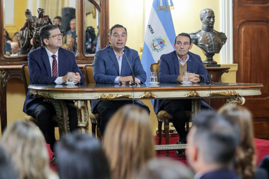 Gustavo Valdés regresará a Buenos Aires para acordar los dólares del colchón y avanzar en su gestión financiera